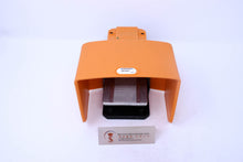 Load image into Gallery viewer, Univer AM-5001 Foot Valve