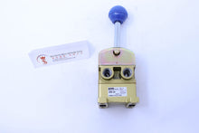 Load image into Gallery viewer, Parker Taiyo 4PN-20 Hand Lever Valve